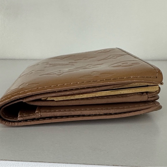 Louis Vuitton Gold Vernis Monogram Kisslock Wallet - Picture 4 of 12